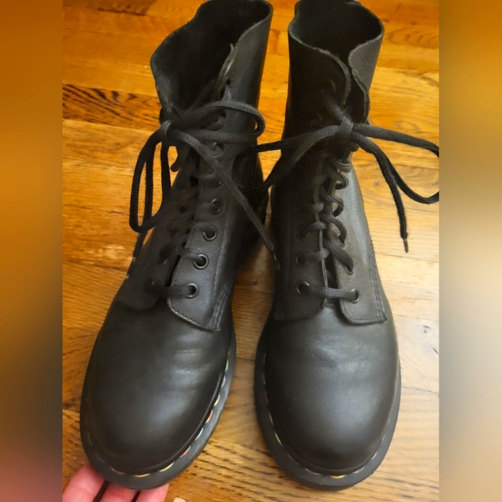 Doc Martens Ladies black leather boot Size 6